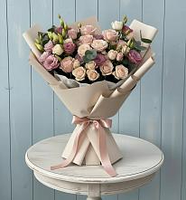 Букет цветов из:  Розы и Лизиантусы в Козмодемьянске