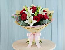 Букет цветов из:  Лилии и Розы в Козмодемьянске