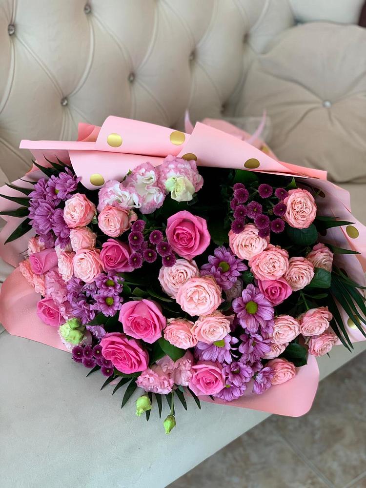 Букет цветов из: Хризантемы, Розы и Лизиантусы в Козмодемьянске