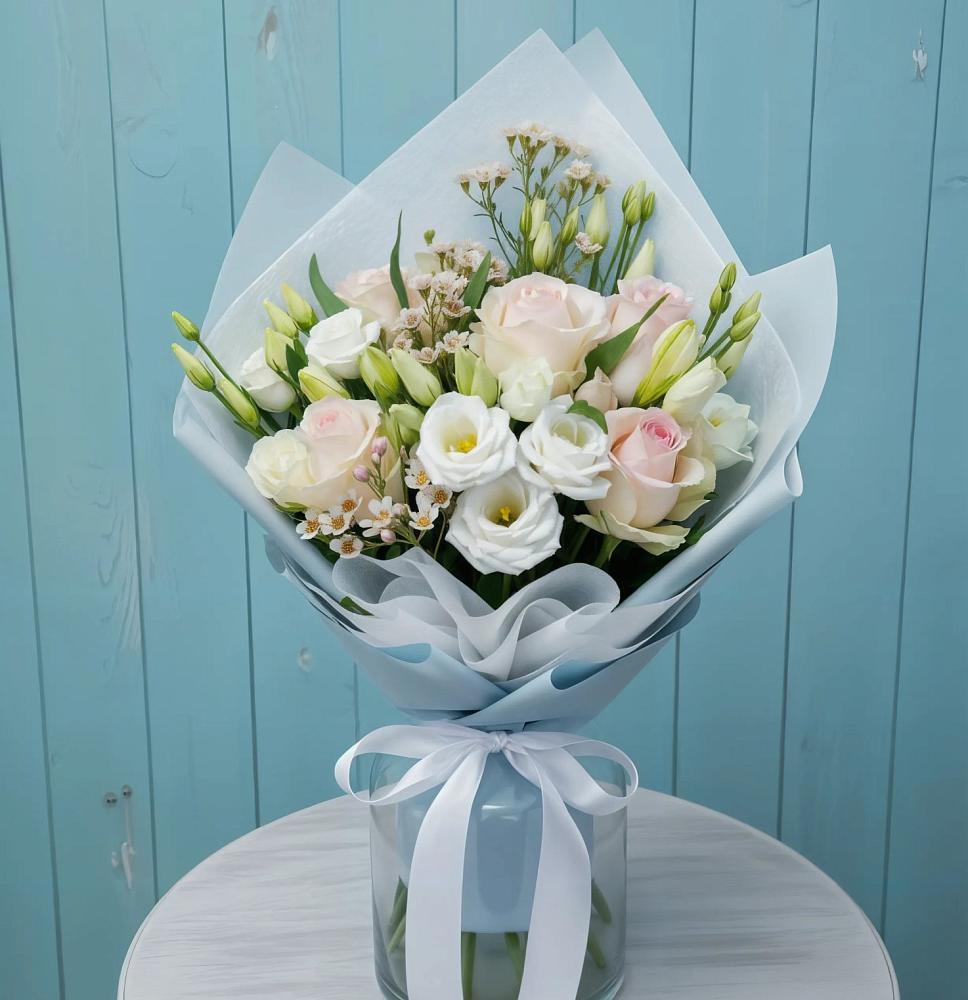 Букет цветов из: Розы и Лизиантусы в Козмодемьянске