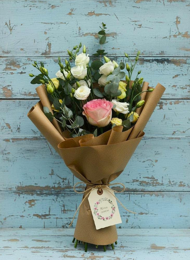 Букет цветов из: Розы и Лизиантусы в Козмодемьянске