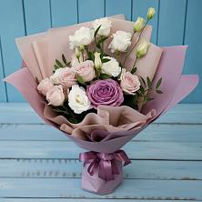 Букет цветов из:  Розы и Лизиантусы в Козмодемьянске