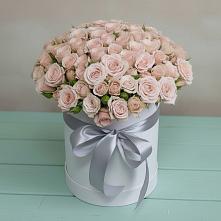 Цветочная композиция из Розы в шляпной коробке в Козмодемьянске