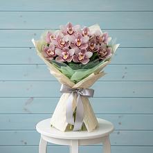 Букет цветов из:  Орхидеи и Розы в Козмодемьянске