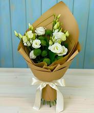 Букет цветов из:  Хризантемы и Лизиантусы в Козмодемьянске