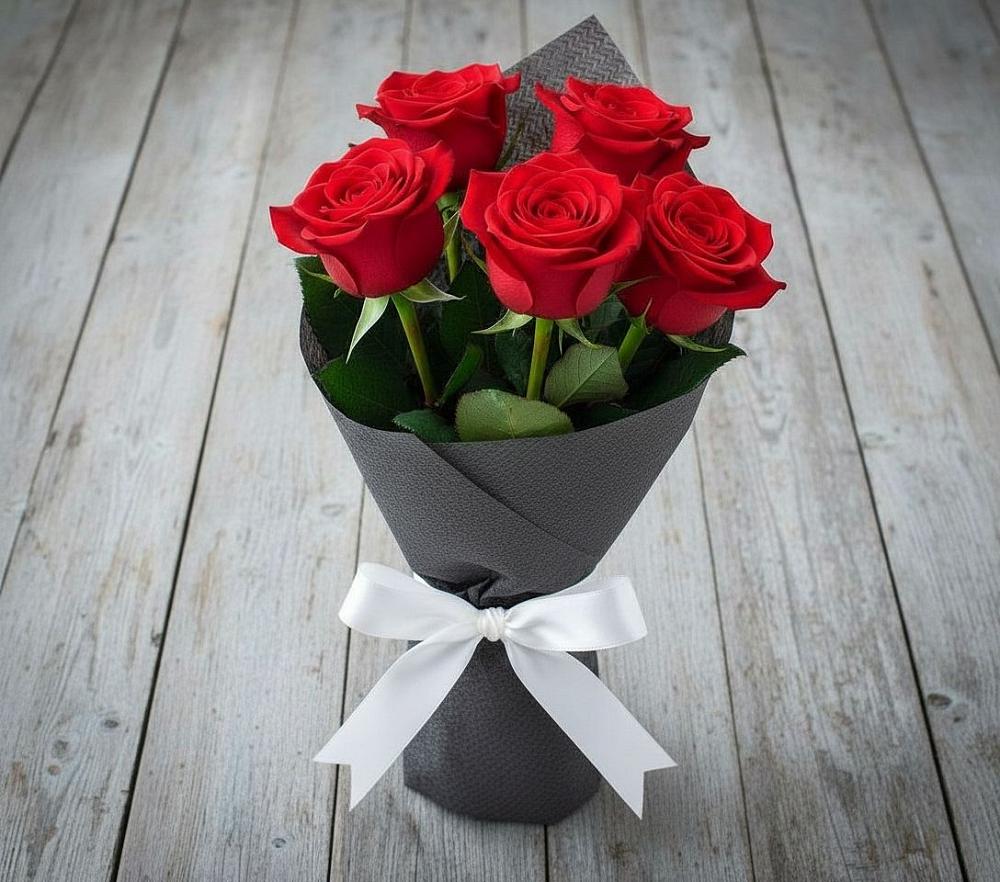 Букет 5 Красных роз Эдлесс Лав в Козмодемьянске