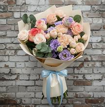Букет цветов из:  Розы, Лизиантусы и Гвоздики в Козмодемьянске